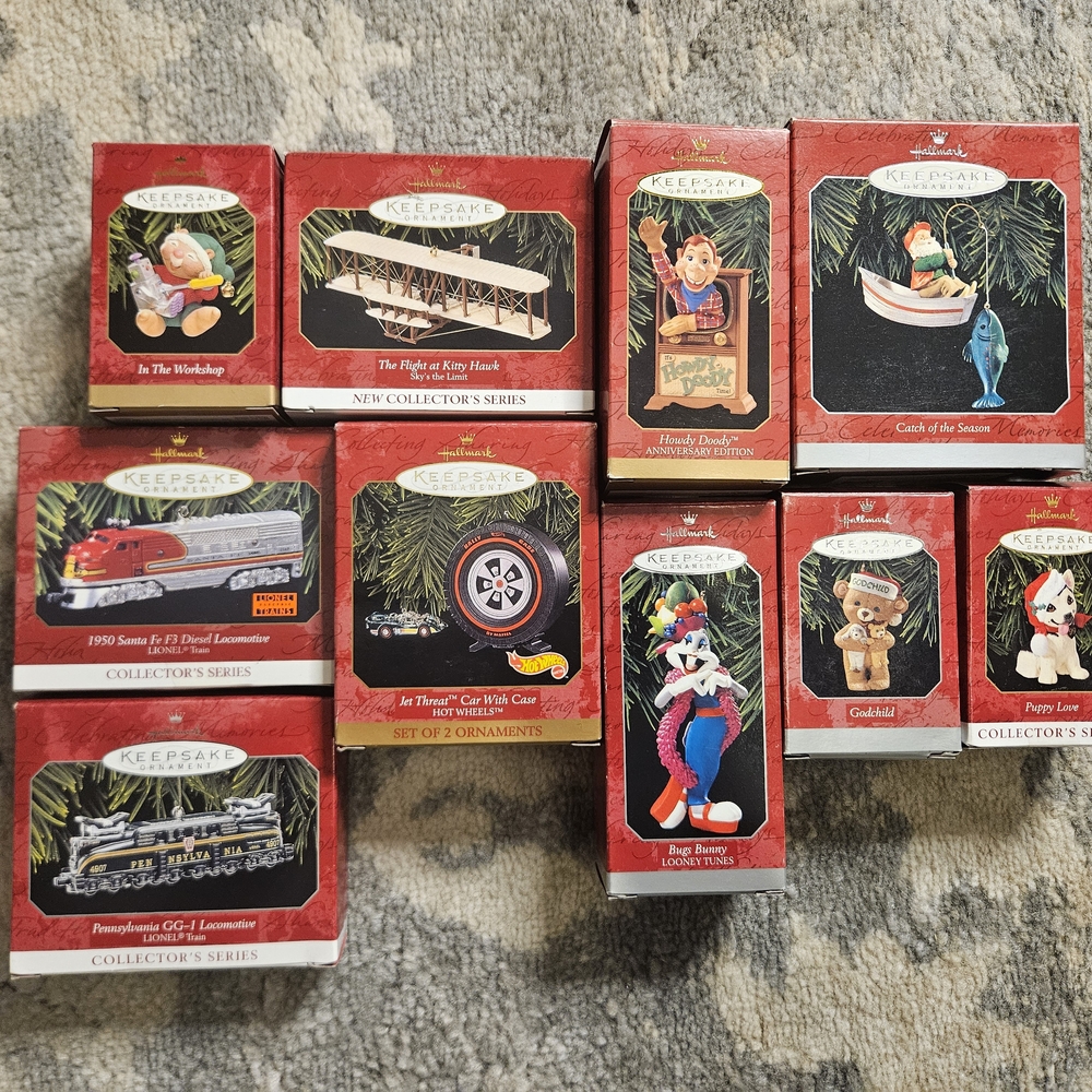 Keepsake Collectible Ornament Set